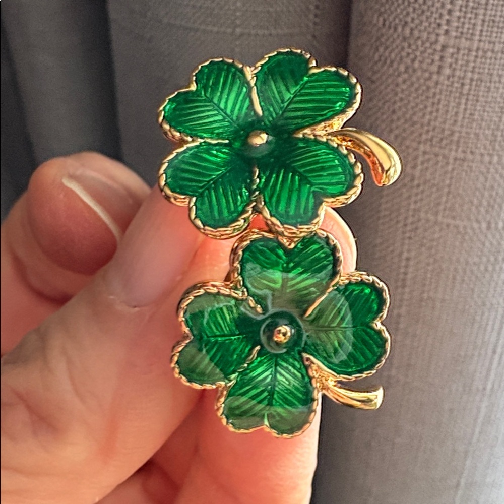 Vintage 90s Avon St Patrick’s Lucky 4 Leaf Clover Shamrock Pierced Earrings NIB